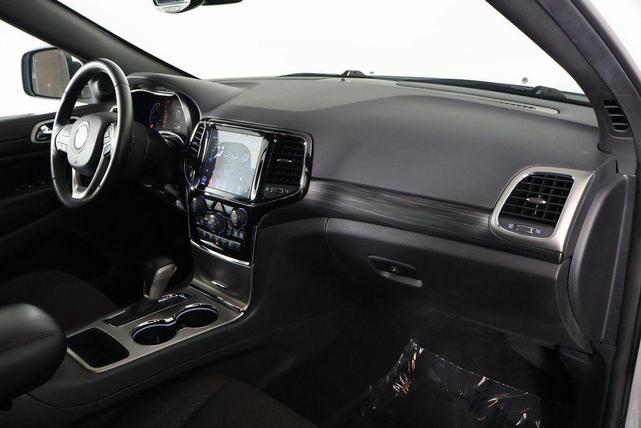 Photo of 2020 Bright White Clearcoat Jeep Grand Cherokee