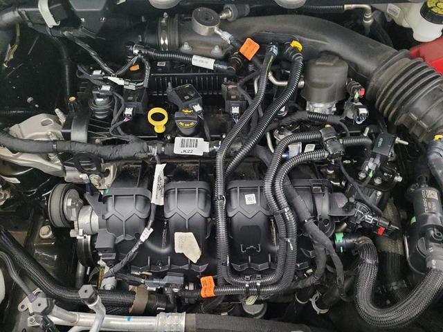 Photo of 2024 Agate Black Metallic Ford Edge