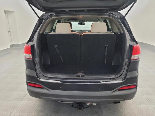 Photo of 2016 Ebony Black Kia Sorento