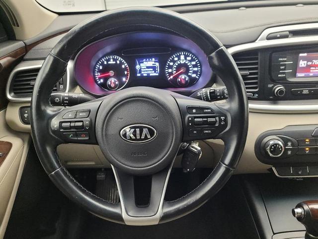 Photo of 2016 Ebony Black Kia Sorento