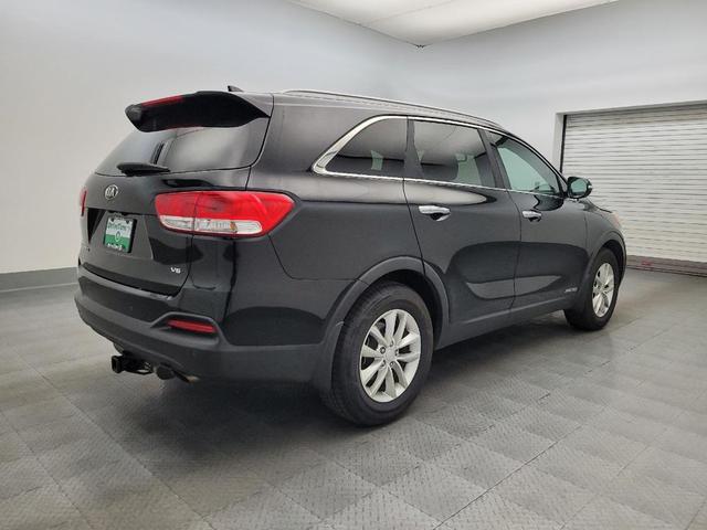 Photo of 2016 Ebony Black Kia Sorento