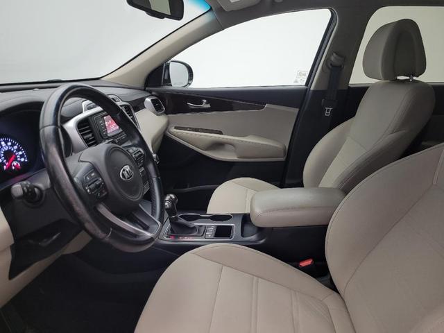 Photo of 2016 Ebony Black Kia Sorento
