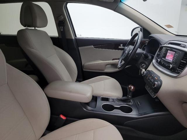 Photo of 2016 Ebony Black Kia Sorento