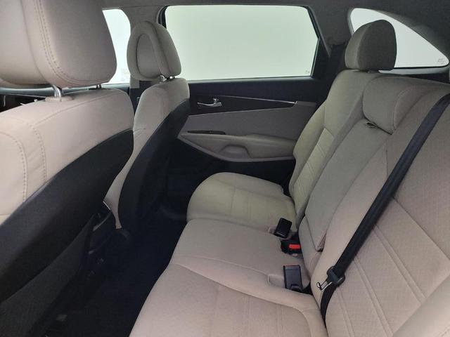 Photo of 2016 Ebony Black Kia Sorento