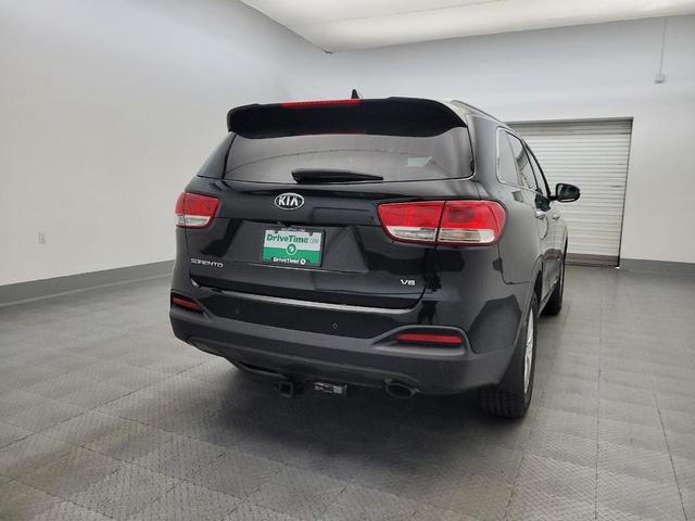 Photo of 2016 Ebony Black Kia Sorento