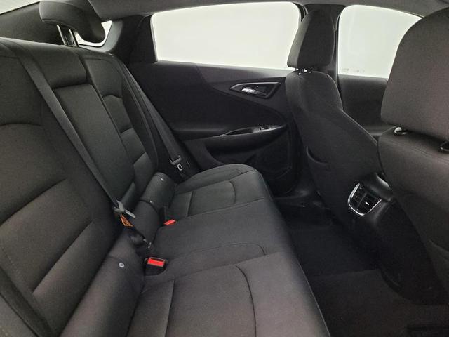 Photo of 2017 Silver Ice Metallic Chevrolet Malibu