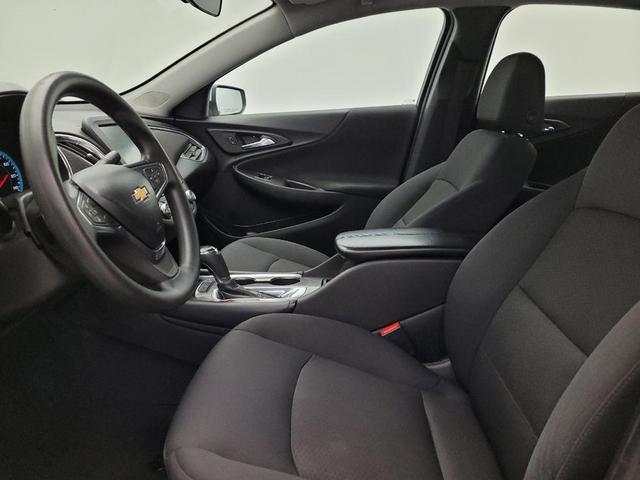 Photo of 2017 Silver Ice Metallic Chevrolet Malibu
