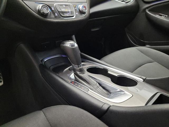 Photo of 2017 Silver Ice Metallic Chevrolet Malibu