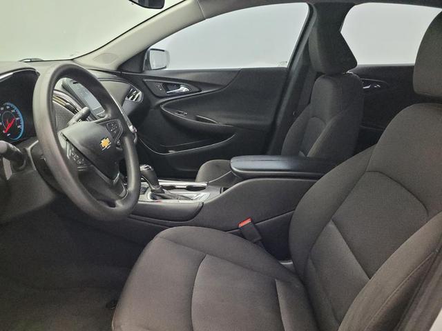 Photo of 2018 Silver Ice Metallic Chevrolet Malibu