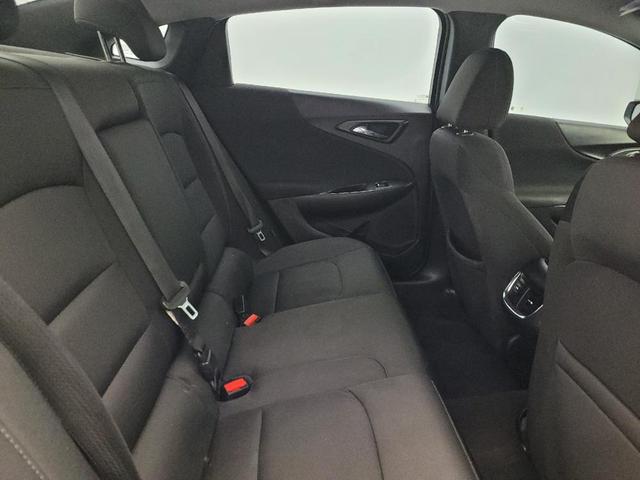 Photo of 2018 Silver Ice Metallic Chevrolet Malibu