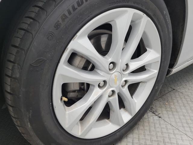 Photo of 2018 Silver Ice Metallic Chevrolet Malibu