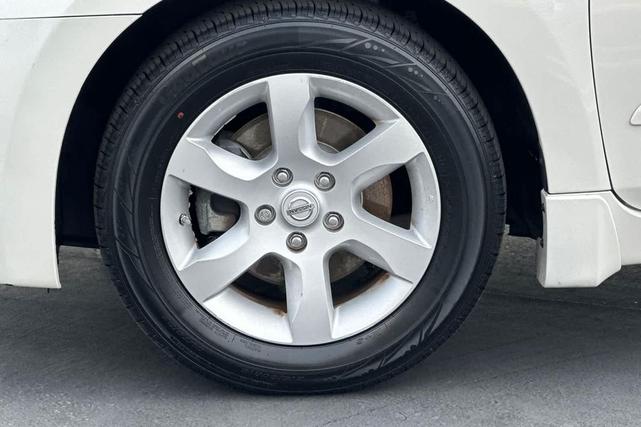 Photo of 2009 Winter Frost Pearl Nissan Altima