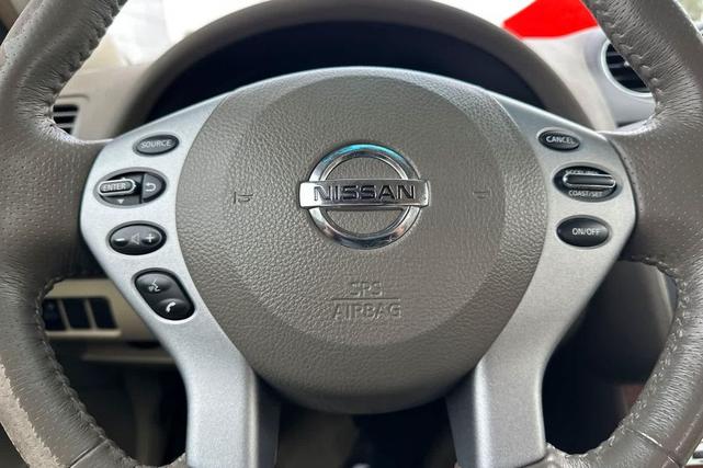 Photo of 2009 Winter Frost Pearl Nissan Altima