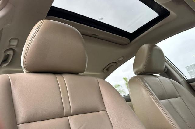 Photo of 2009 Winter Frost Pearl Nissan Altima
