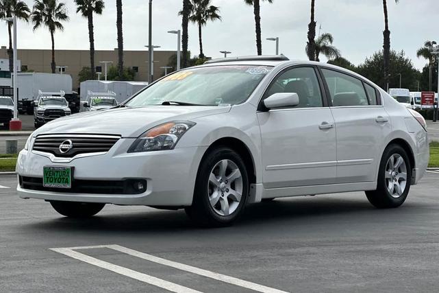 Photo of 2009 Winter Frost Pearl Nissan Altima