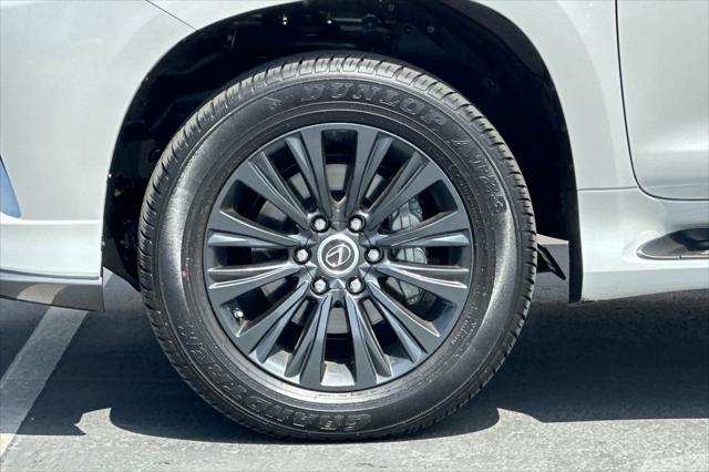 Photo of 2023 Eminent White Pearl Lexus GX 460