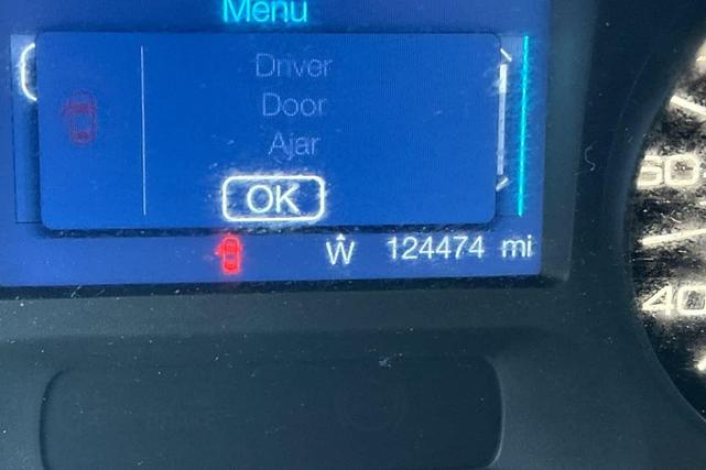 Photo of 2014 Oxford White Ford Edge