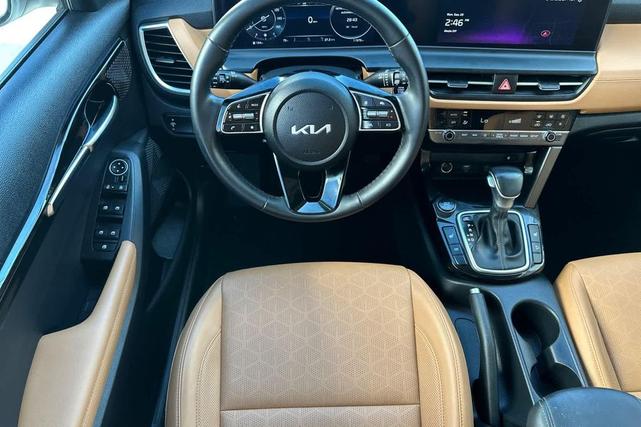 Photo of 2024 Snow White Pearl Kia Seltos