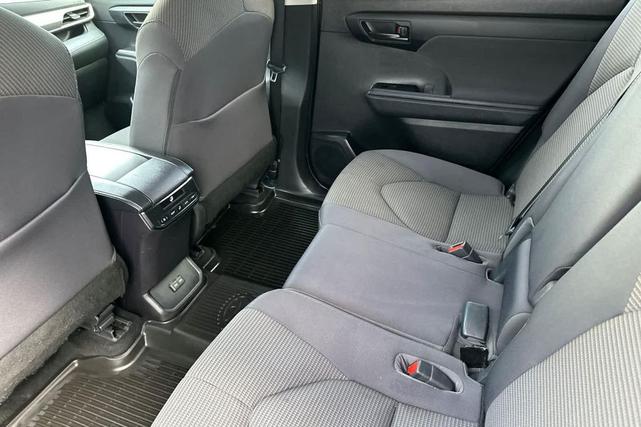 Photo of 2023 Midnight Black Metallic Toyota Highlander