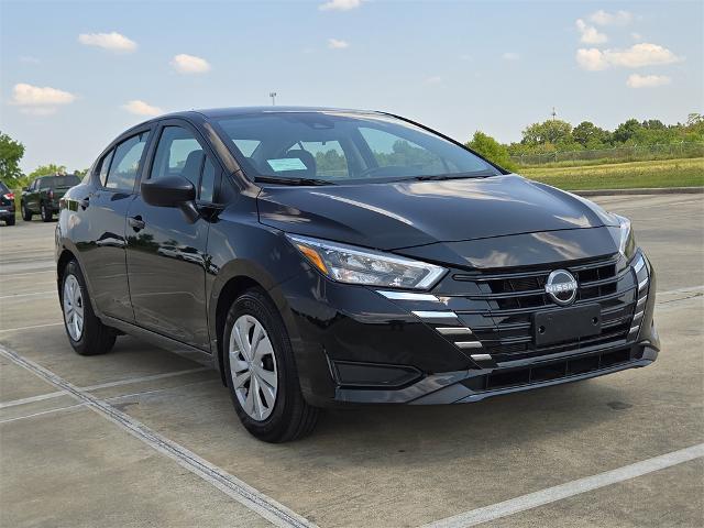 Photo of 2025 Black Nissan Versa