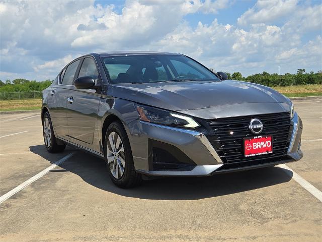 Photo of 2025 Gun Metallic Nissan Altima