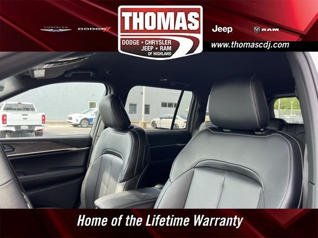 Photo of 2025 Silver Zynith Jeep Grand Cherokee