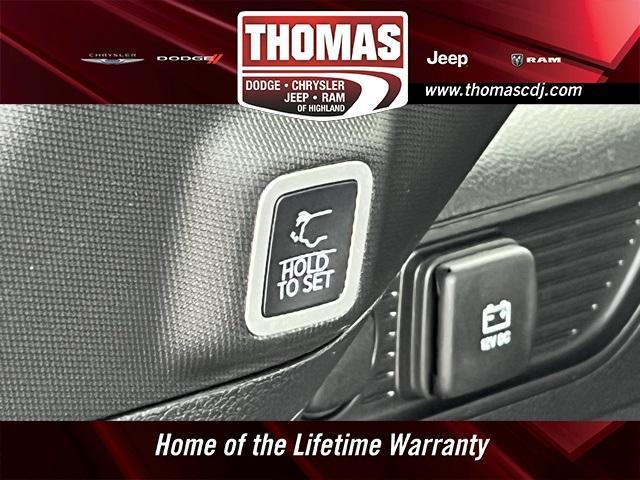 Photo of 2025 Silver Zynith Jeep Grand Cherokee