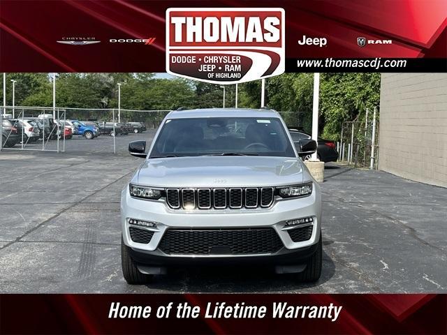 Photo of 2025 Silver Zynith Jeep Grand Cherokee