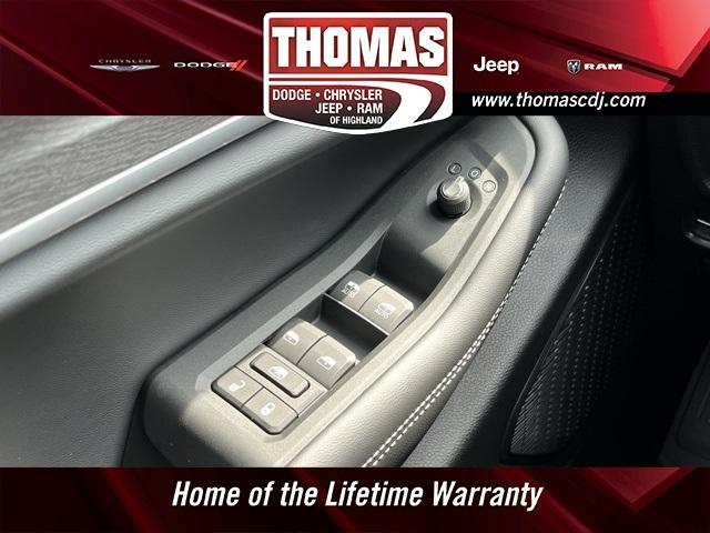 Photo of 2025 Silver Zynith Jeep Grand Cherokee