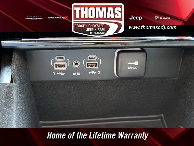 Photo of 2023 Metallic Jeep Grand Cherokee L