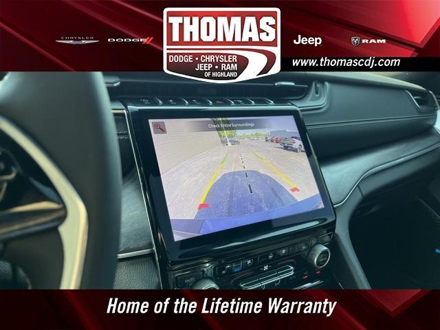 Photo of 2023 Metallic Jeep Grand Cherokee L