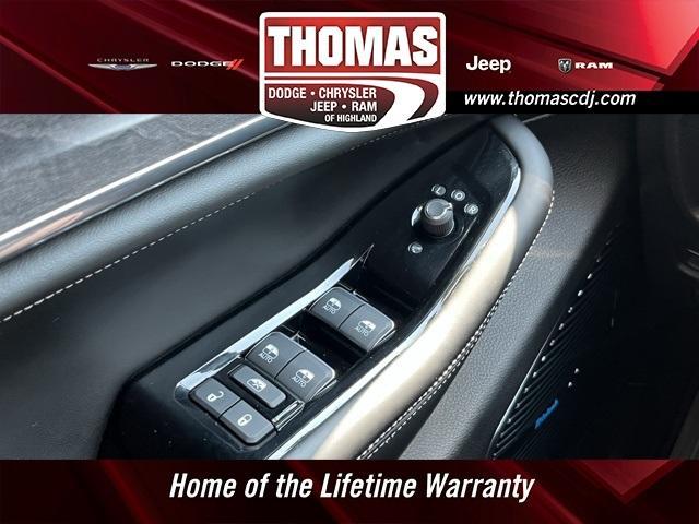 Photo of 2023 Metallic Jeep Grand Cherokee L