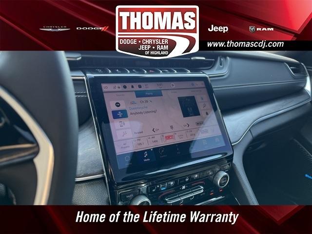Photo of 2023 Metallic Jeep Grand Cherokee L