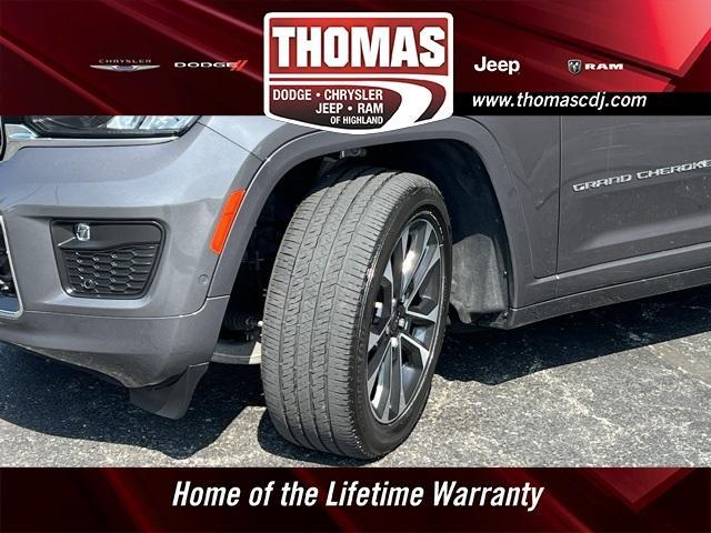 Photo of 2023 Metallic Jeep Grand Cherokee L