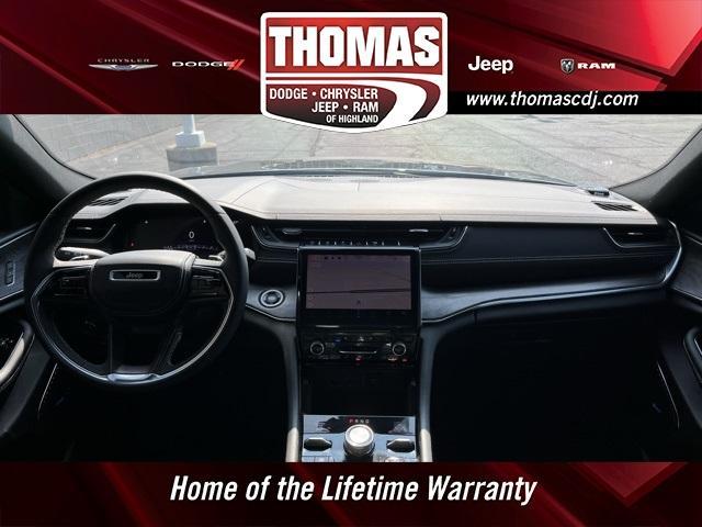 Photo of 2023 Metallic Jeep Grand Cherokee L