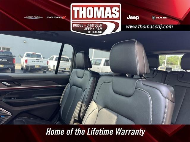 Photo of 2023 Metallic Jeep Grand Cherokee L
