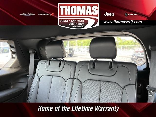Photo of 2023 Metallic Jeep Grand Cherokee L