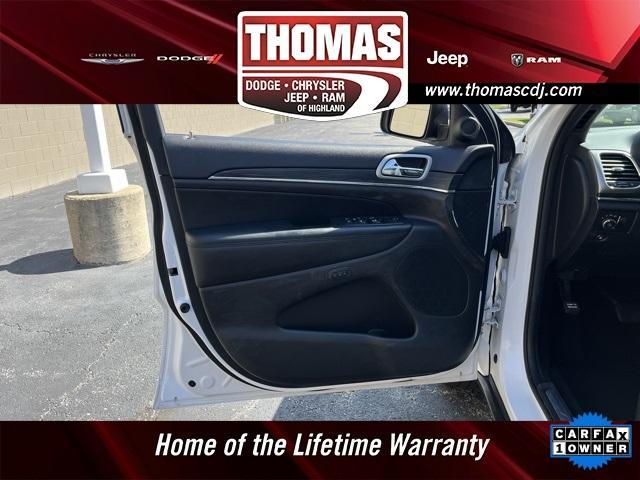 Photo of 2019 Bright White Clearcoat Jeep Grand Cherokee
