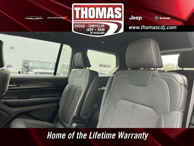 Photo of 2025 Diamond Black Jeep Grand Cherokee L
