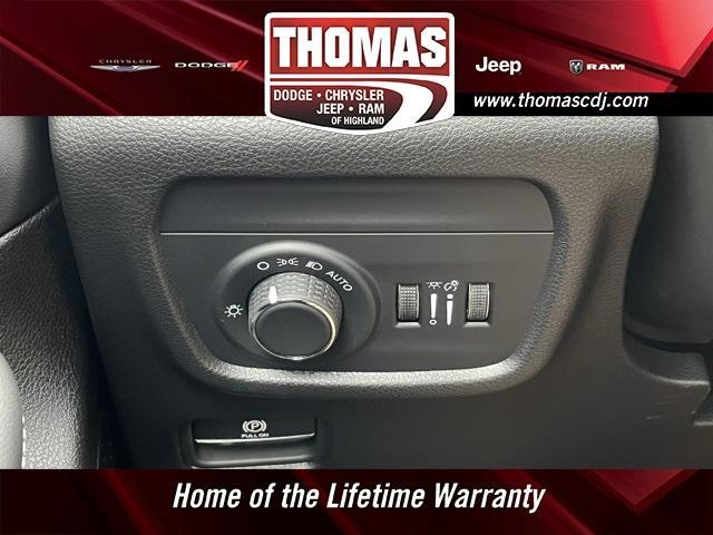Photo of 2025 Diamond Black Jeep Grand Cherokee L