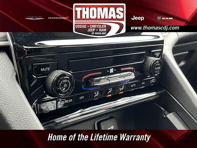 Photo of 2025 Diamond Black Jeep Grand Cherokee L