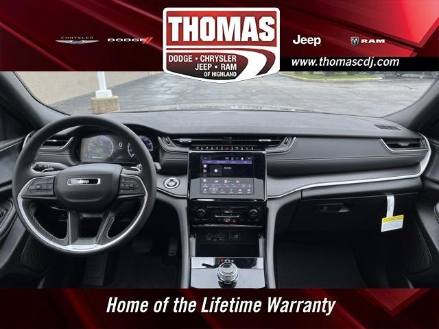 Photo of 2025 Diamond Black Jeep Grand Cherokee L