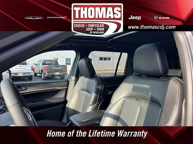 Photo of 2025 Metallic Jeep Grand Cherokee