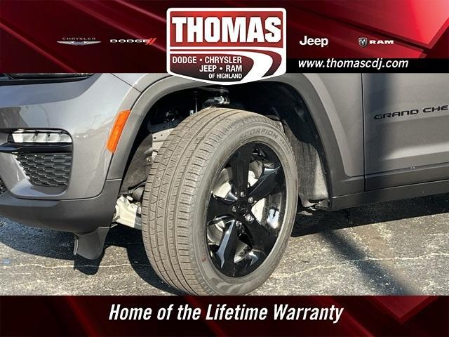 Photo of 2025 Metallic Jeep Grand Cherokee