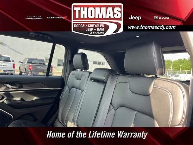 Photo of 2025 Metallic Jeep Grand Cherokee