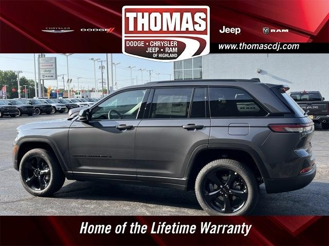 Photo of 2025 Metallic Jeep Grand Cherokee