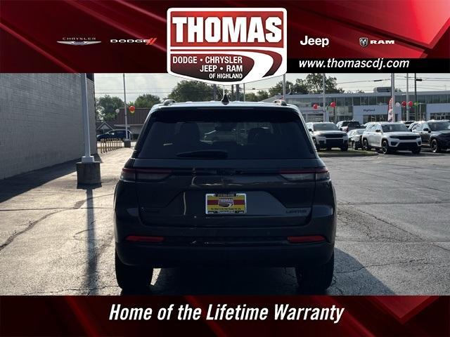 Photo of 2025 Metallic Jeep Grand Cherokee