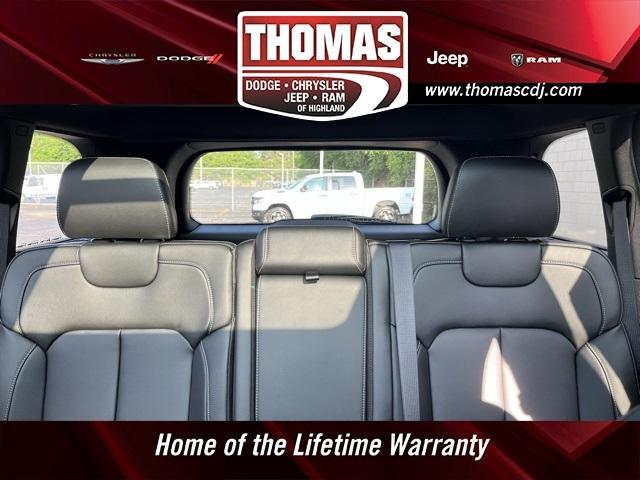 Photo of 2025 Metallic Jeep Grand Cherokee