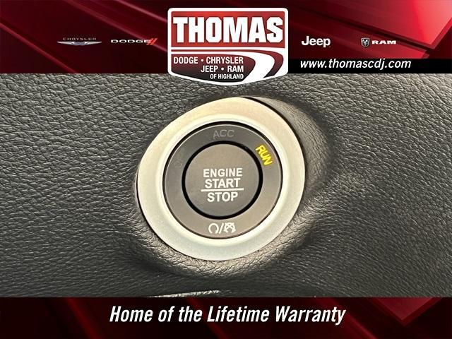 Photo of 2025 Ceramic Gray Clearcoat Chrysler Pacifica