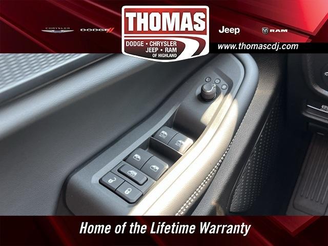Photo of 2025 Bright White Clearcoat Jeep Grand Cherokee